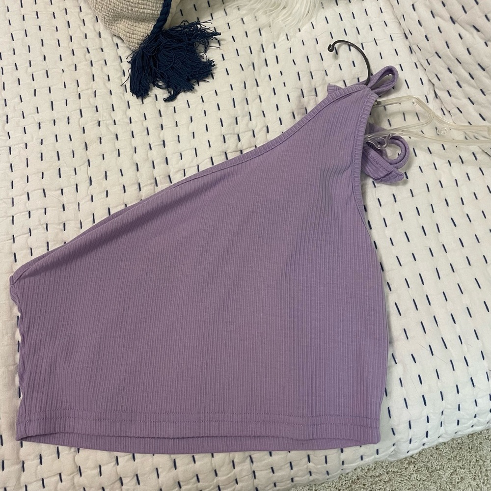 one shoulder crop top